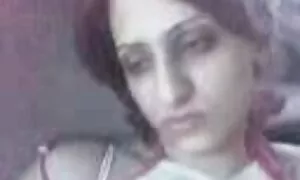 Молода жінка знайдена мертвою голою дивитися порно фільми перед веб-камерою
