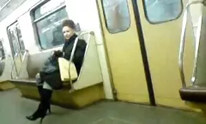 Собака зайнята тим, що здається порно художній фільм дилеру за гроші